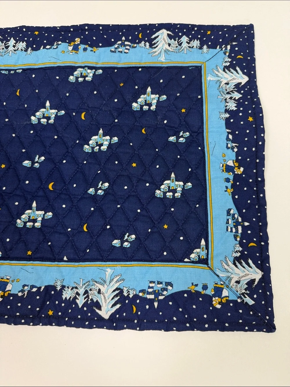 Vera Bradley Designs Winter Village Quilted Placemat & 4 Napkin Set Holiday
